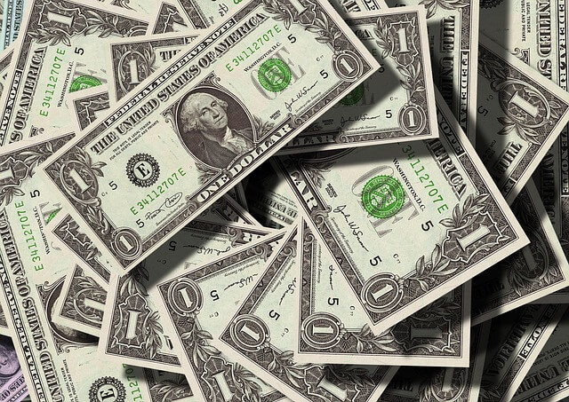 dollars-499481_640-1